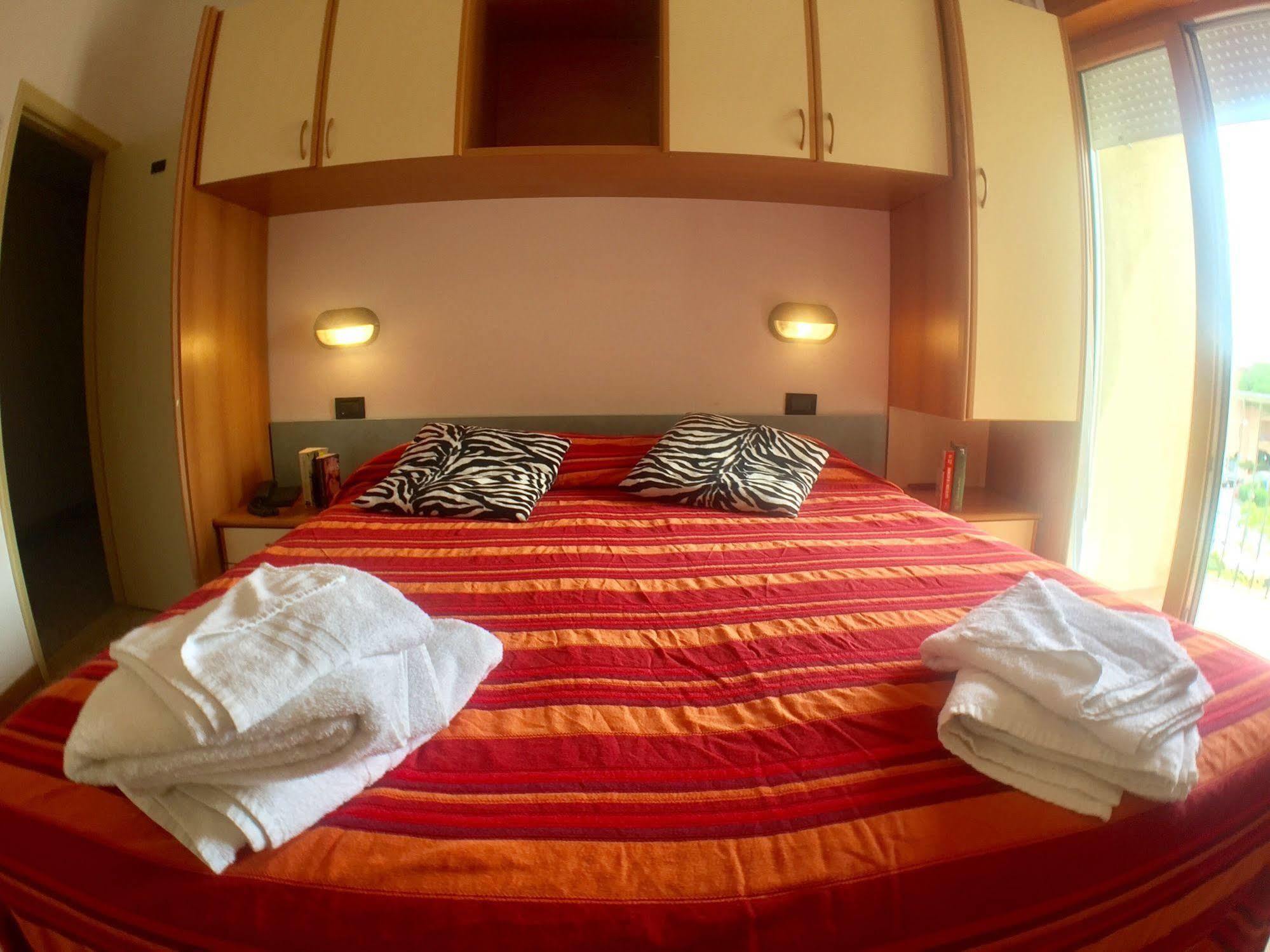 Hotel Mehari Riccione Esterno foto