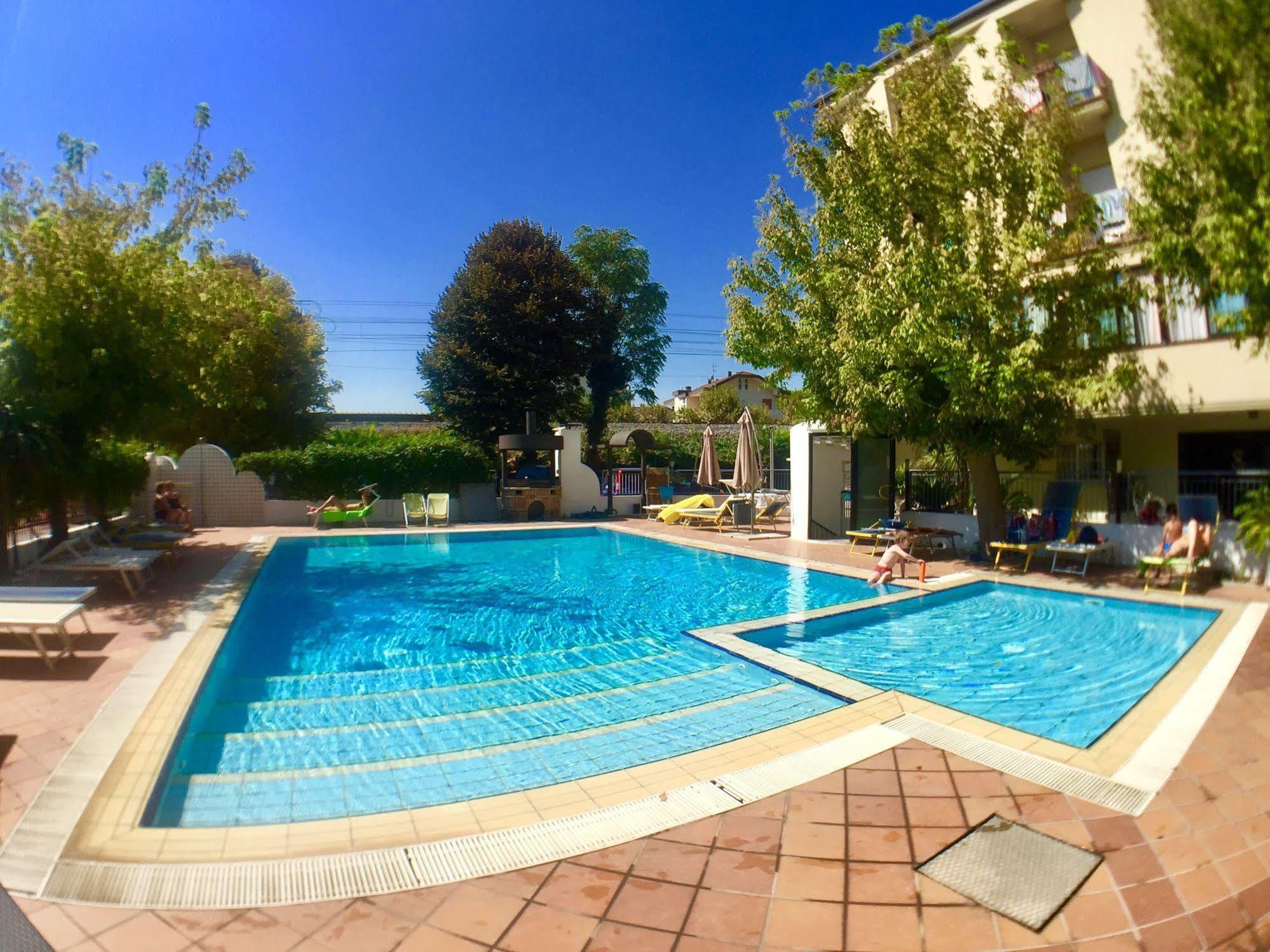 Hotel Mehari Riccione Esterno foto